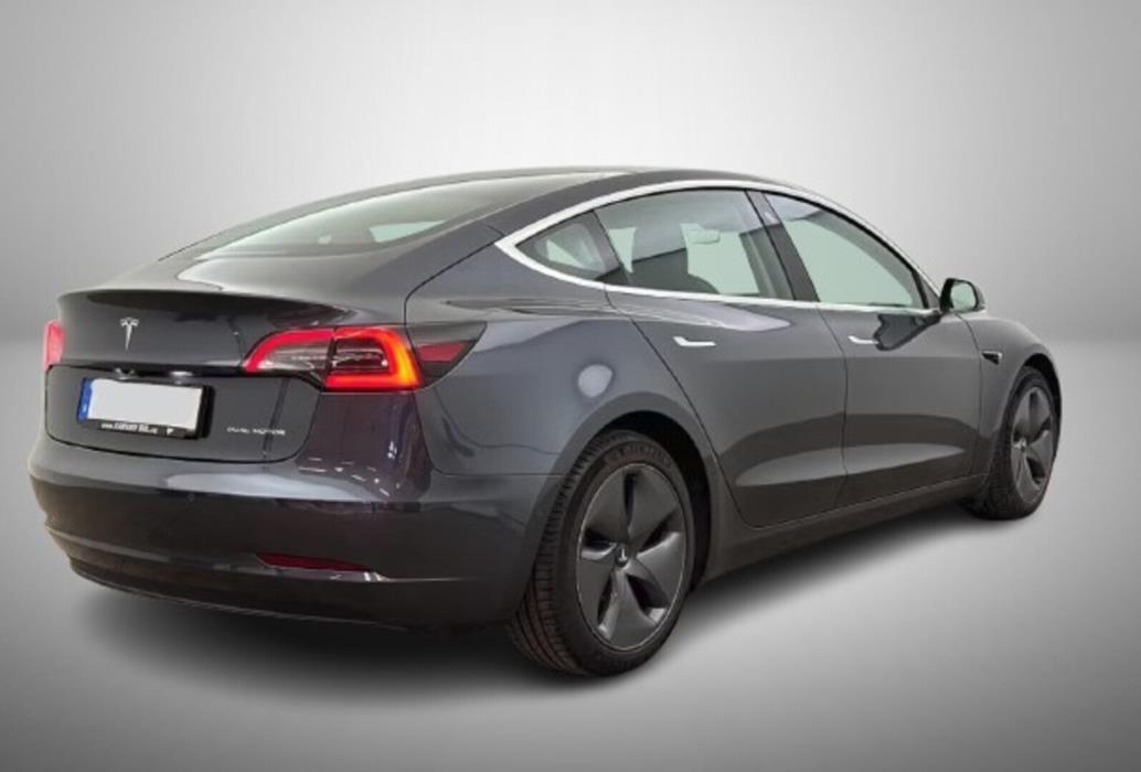 TESLA Model 3 2020