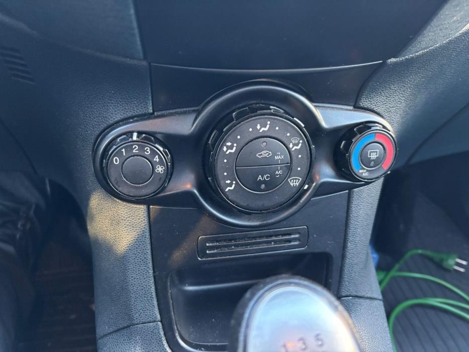 FORD Fiesta Van 2011