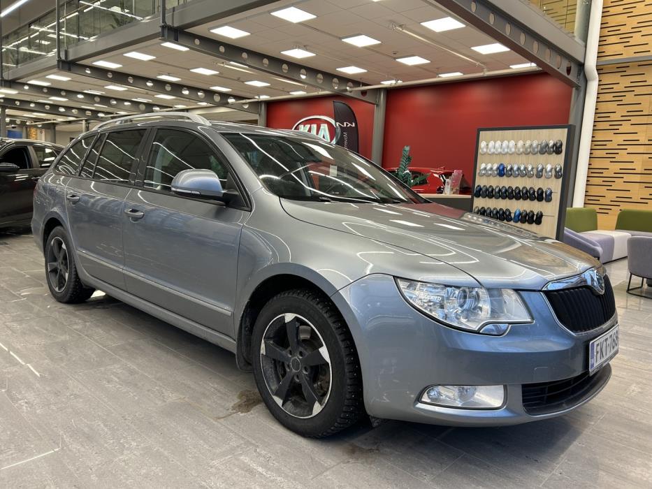 SKODA Superb 2012