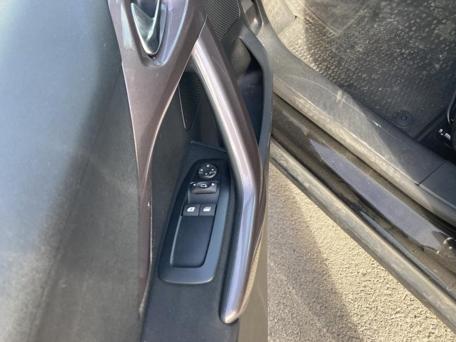 PEUGEOT 2008 2015