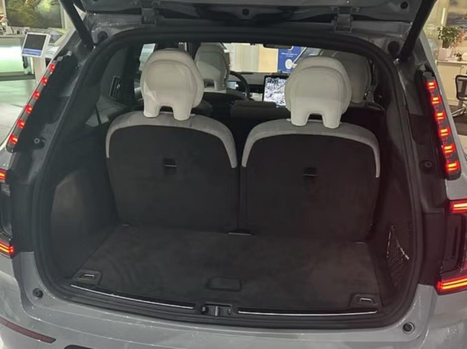 VOLVO EX90 2025