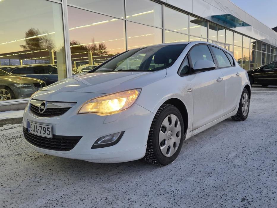 OPEL Astra 2011