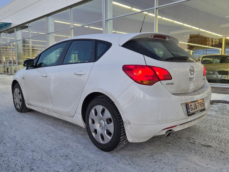OPEL Astra 2011