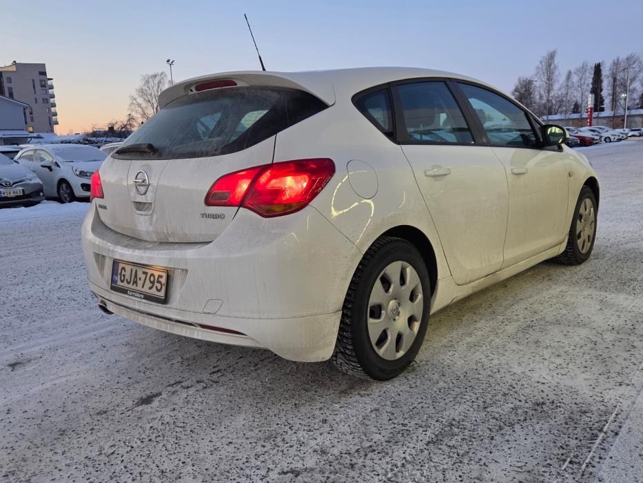 OPEL Astra 2011