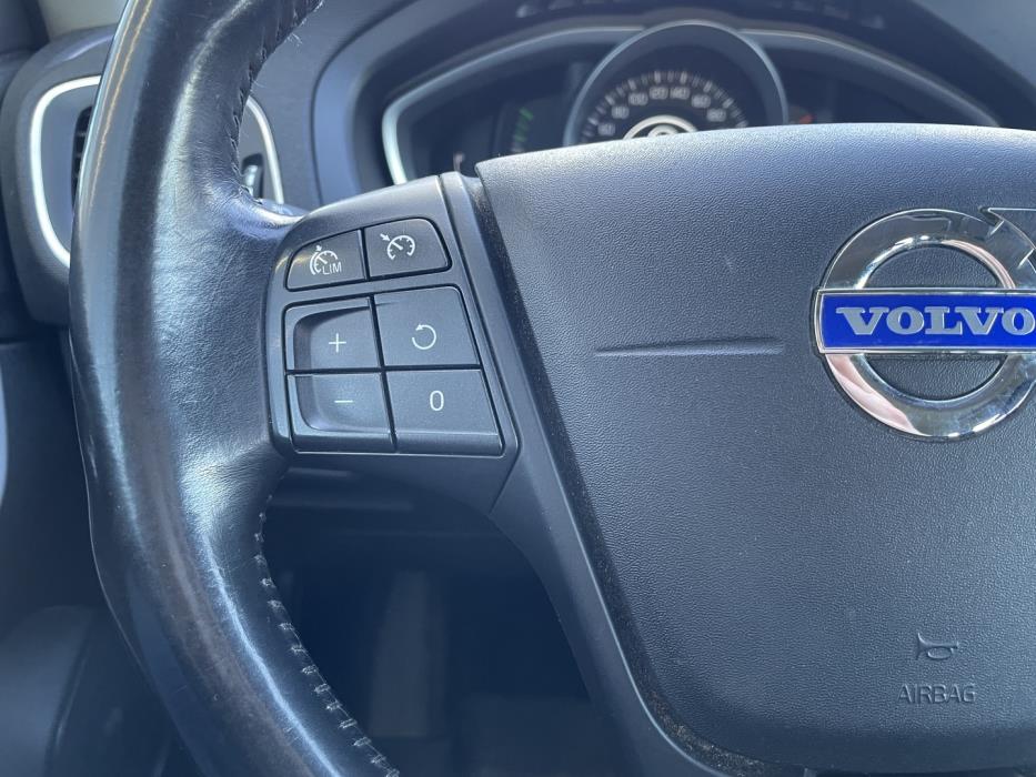 VOLVO V40 2014