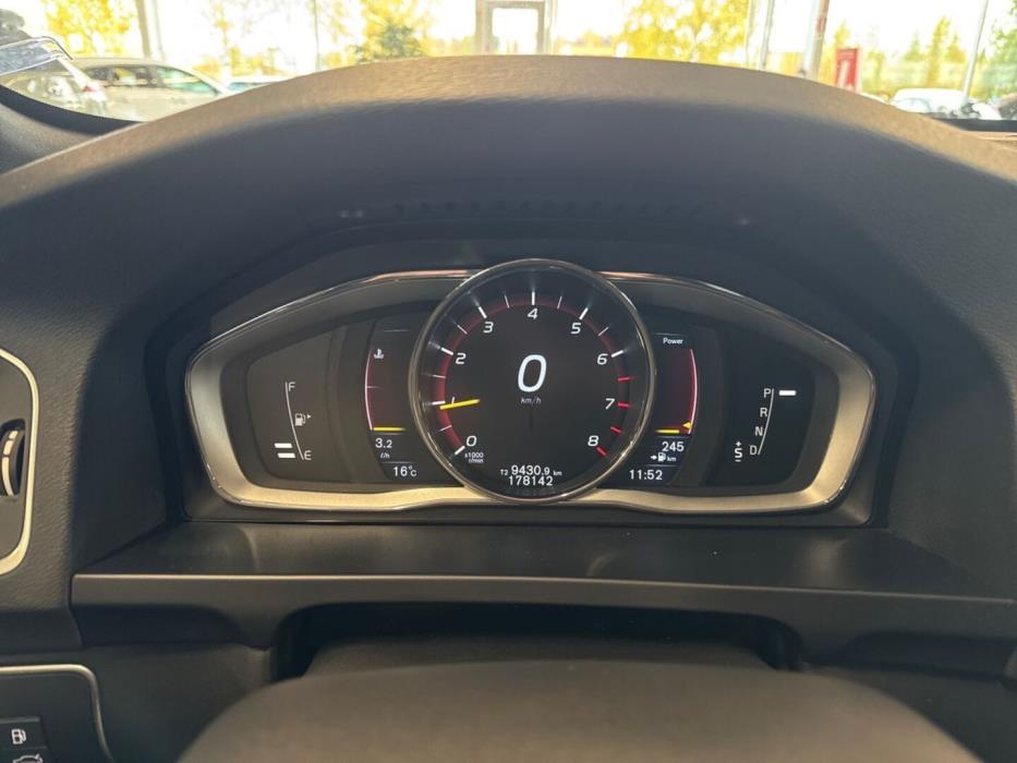 VOLVO V60 Cross Country 2015