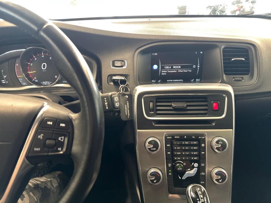 VOLVO V60 Cross Country 2015