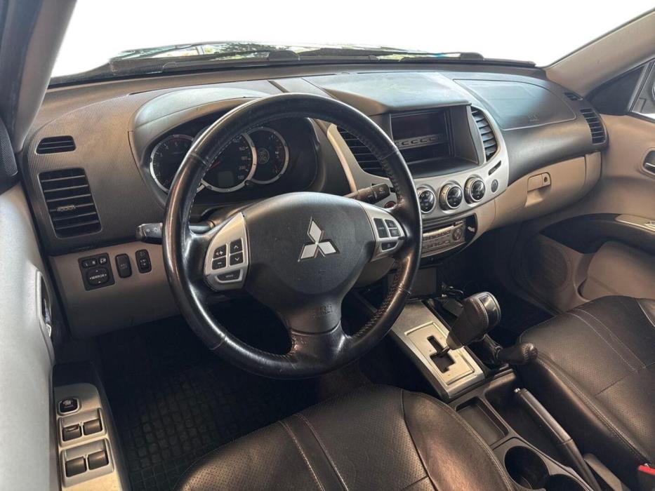 MITSUBISHI L200 2012