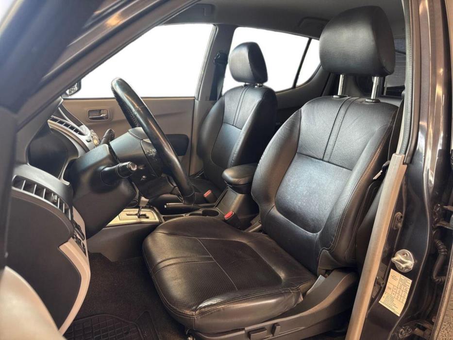 MITSUBISHI L200 2012