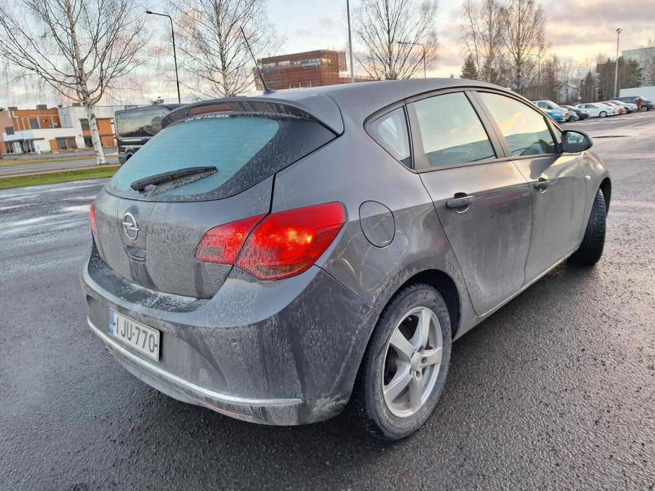 OPEL Astra 2011