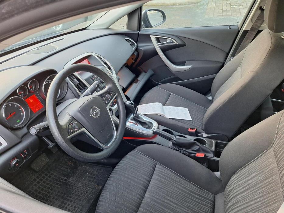 OPEL Astra 2011