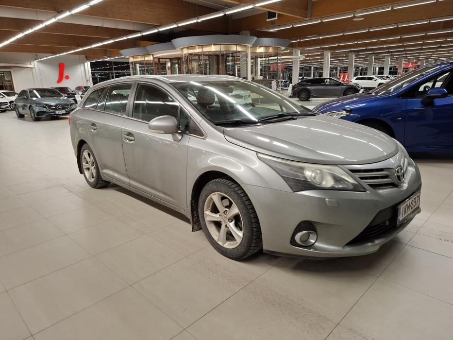 TOYOTA Avensis 2012
