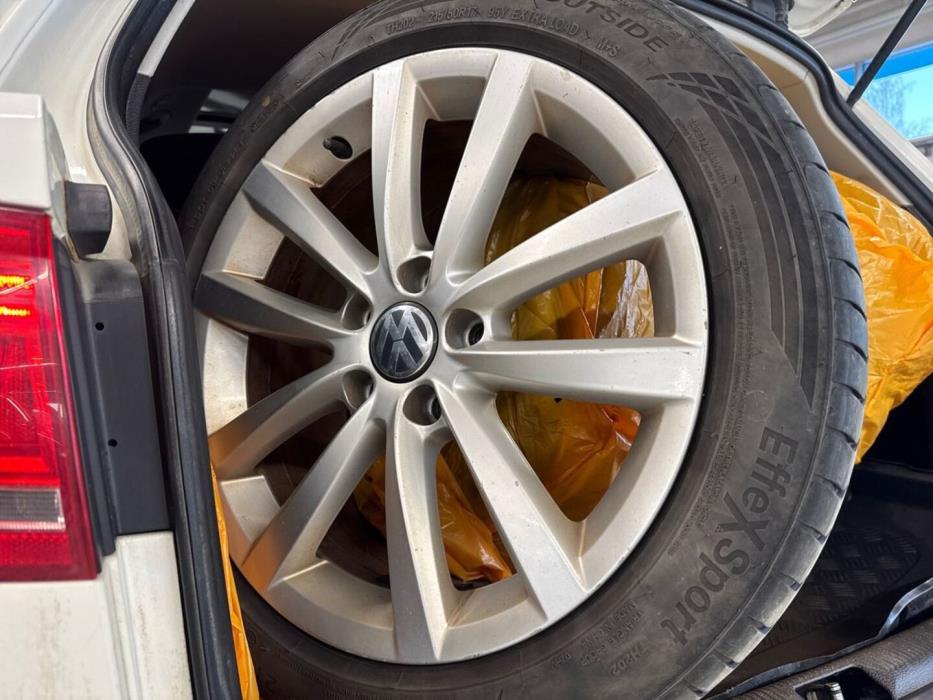 VOLKSWAGEN Passat 2014