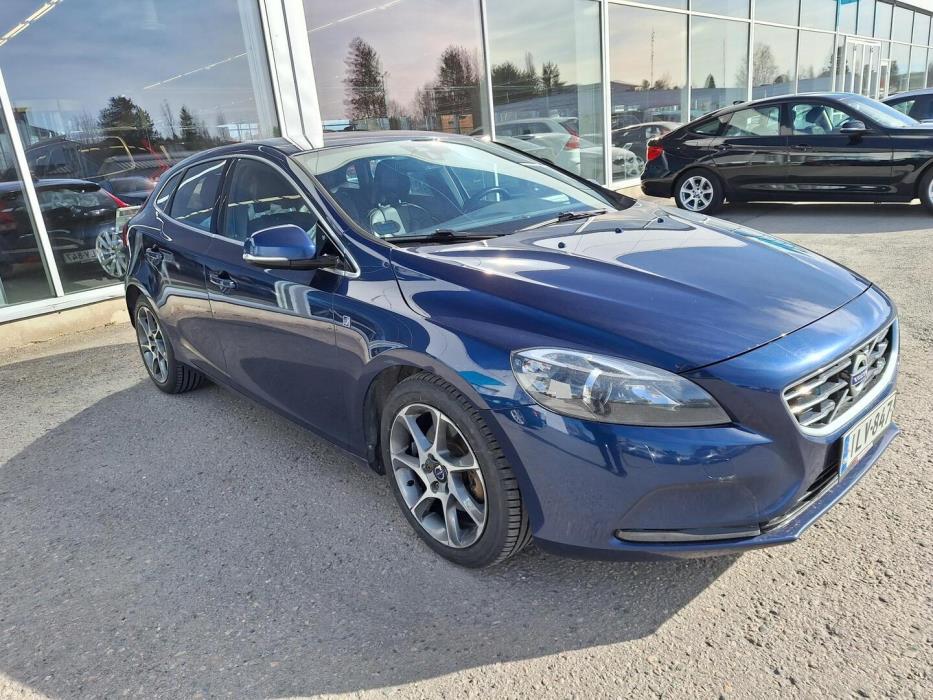 VOLVO V40 2015