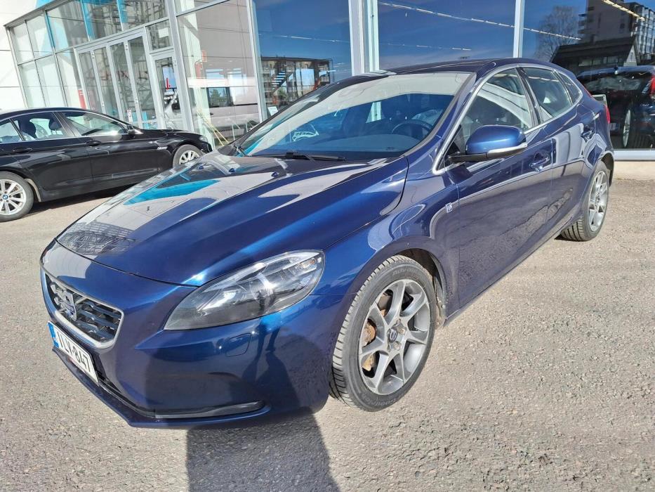 VOLVO V40 2015