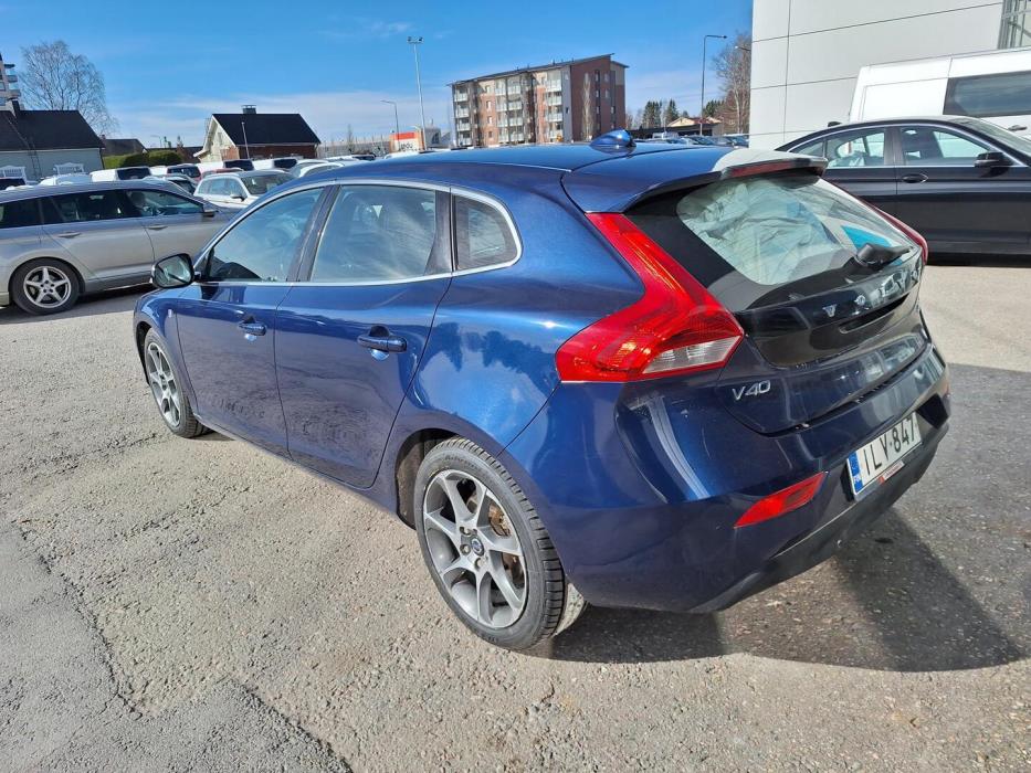 VOLVO V40 2015