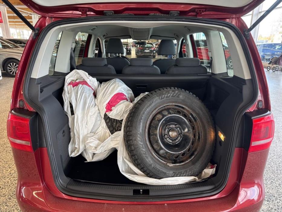 VOLKSWAGEN Touran 2014