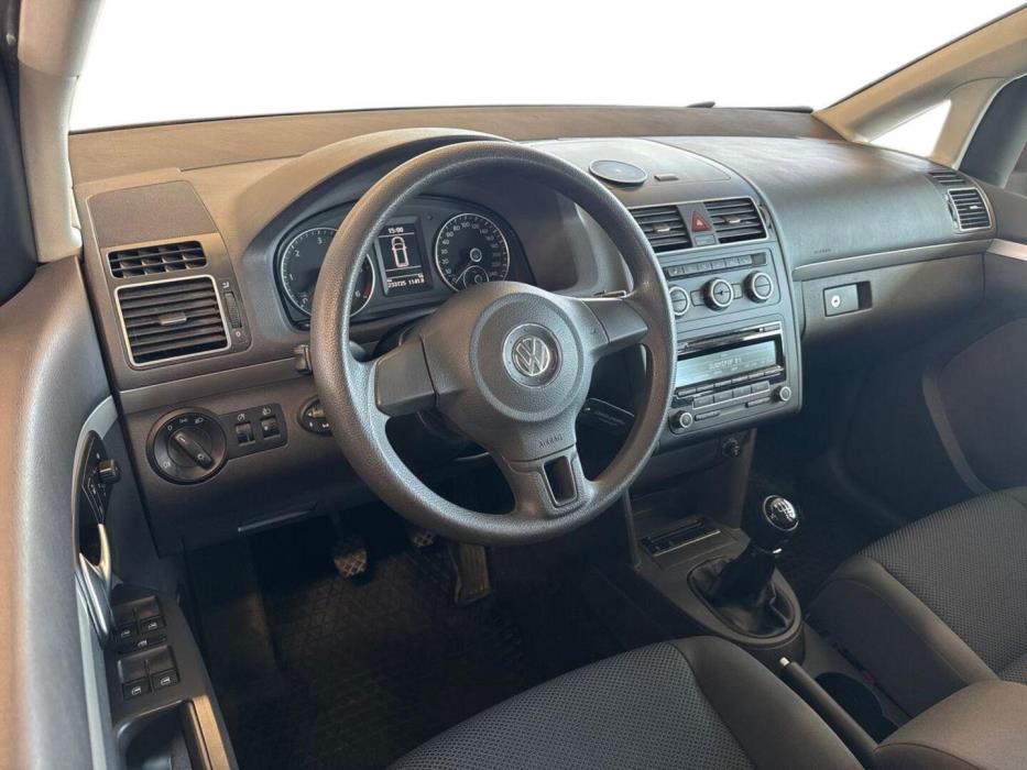 VOLKSWAGEN Touran 2014