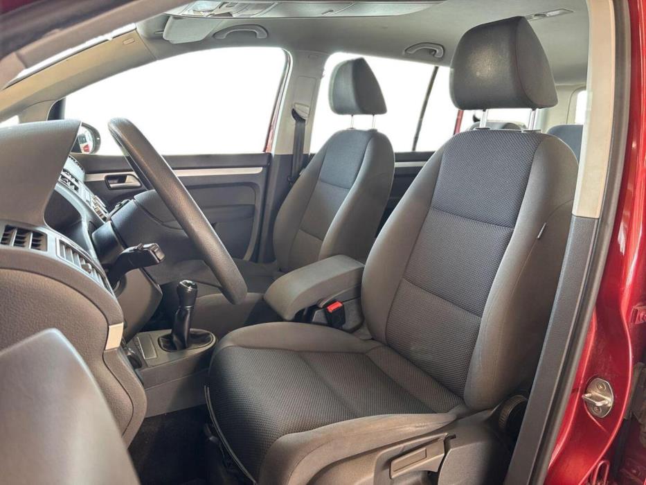 VOLKSWAGEN Touran 2014