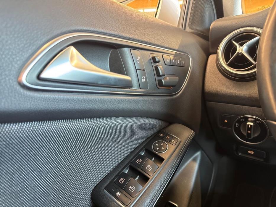 MERCEDES-BENZ GLA 2014