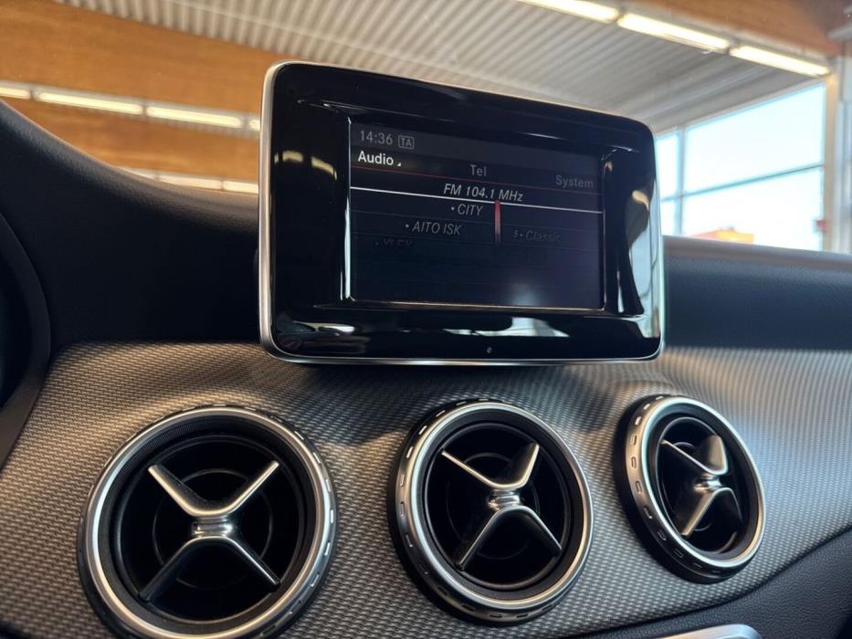 MERCEDES-BENZ GLA 2014