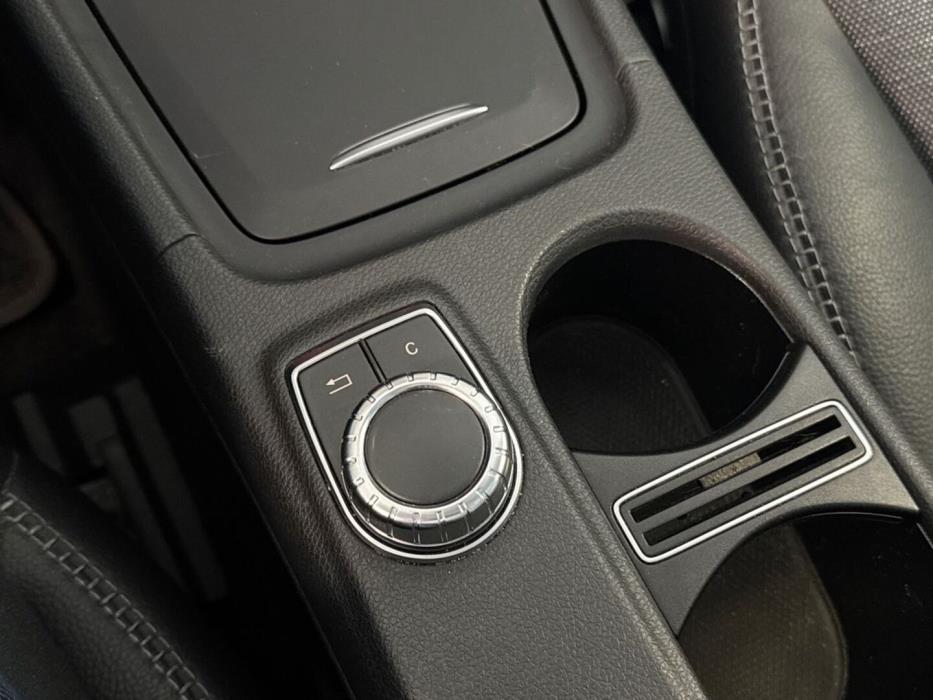 MERCEDES-BENZ GLA 2014