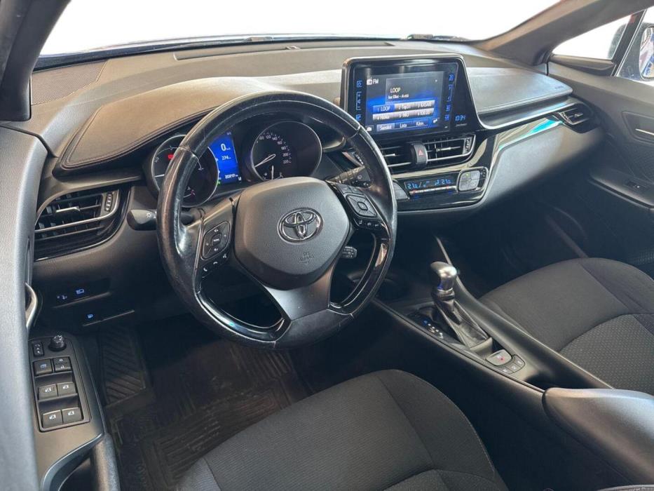TOYOTA C-HR 2017