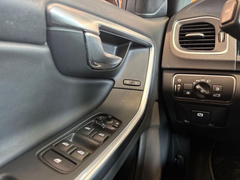 VOLVO V60 2016