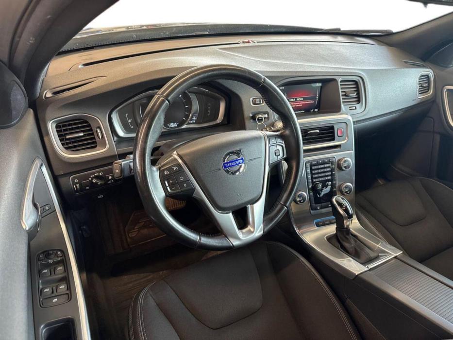VOLVO V60 2016