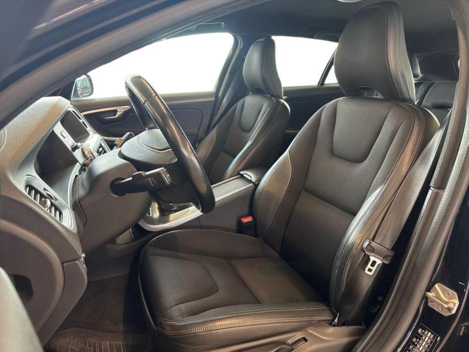 VOLVO V60 2016