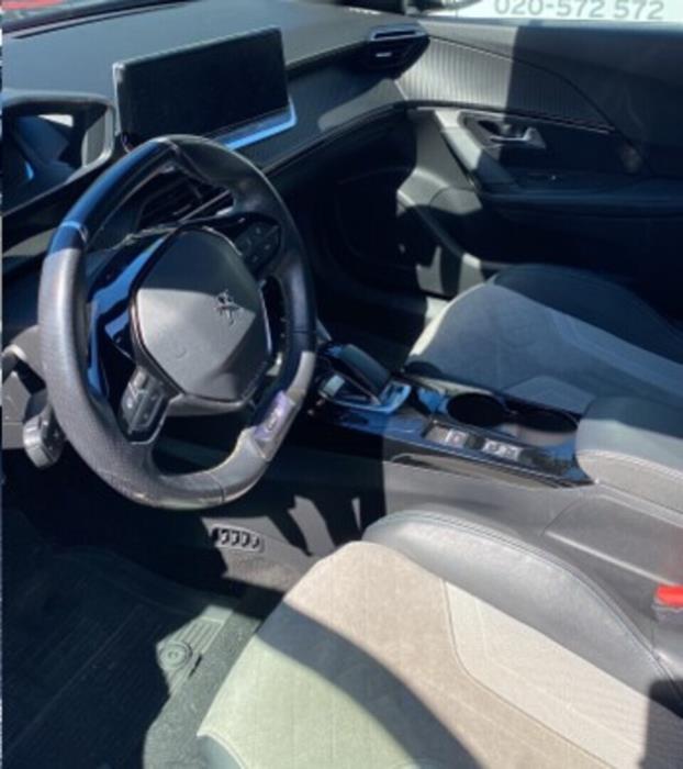PEUGEOT e-2008 2021