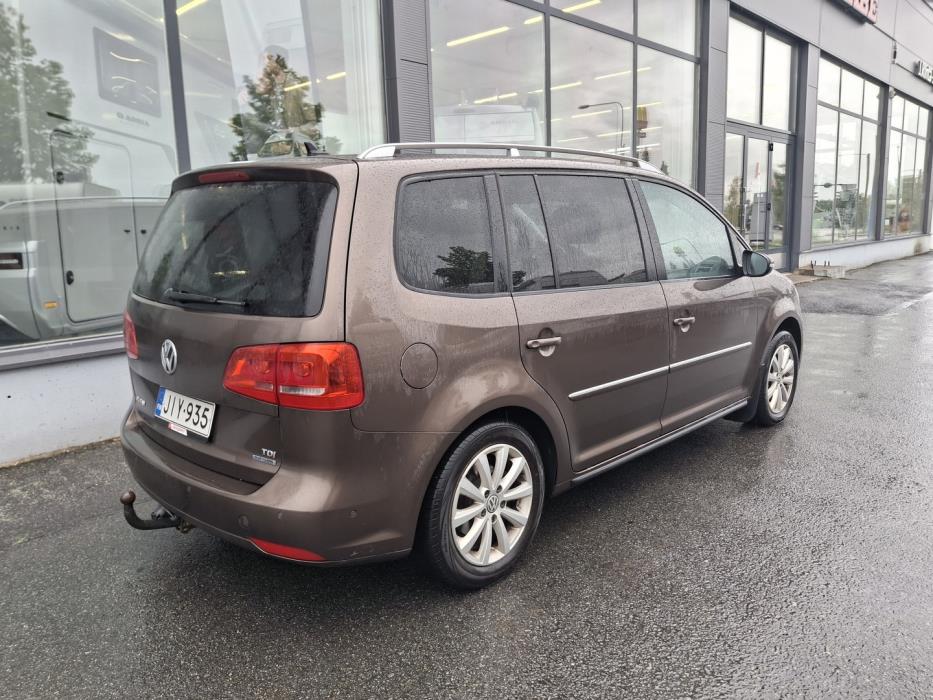 VOLKSWAGEN Touran 2013