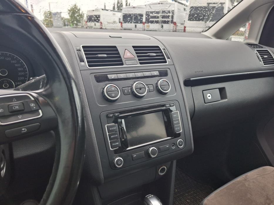 VOLKSWAGEN Touran 2013