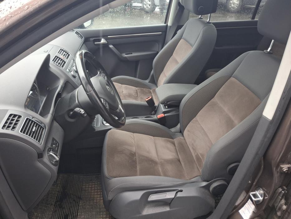 VOLKSWAGEN Touran 2013