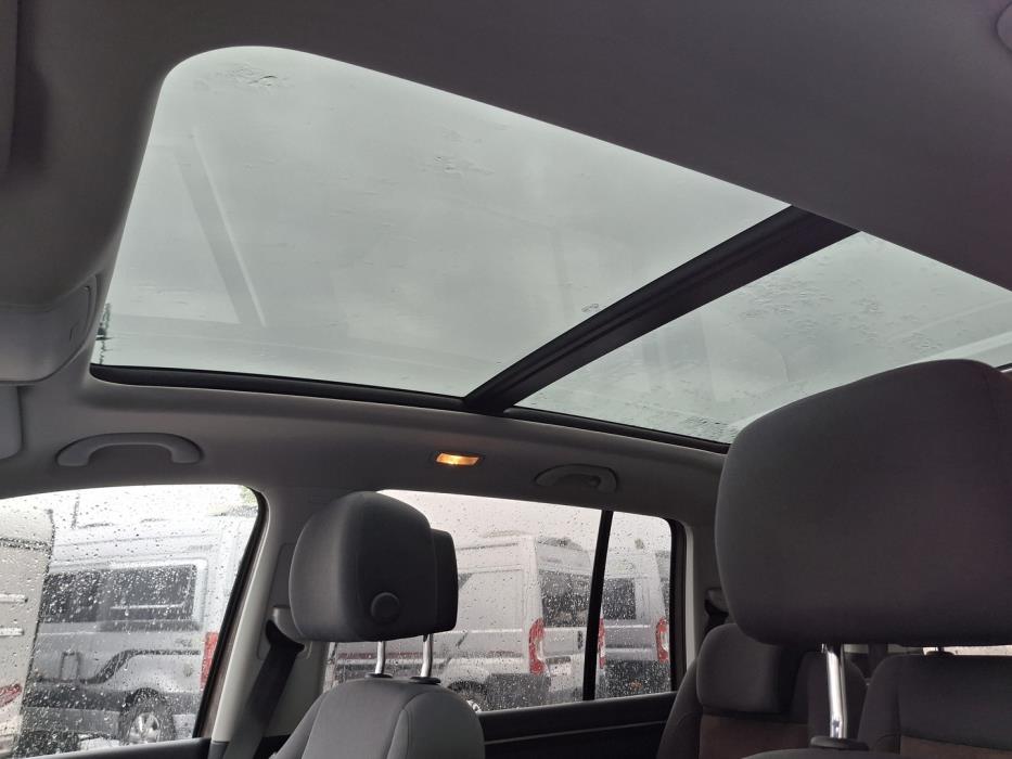 VOLKSWAGEN Touran 2013