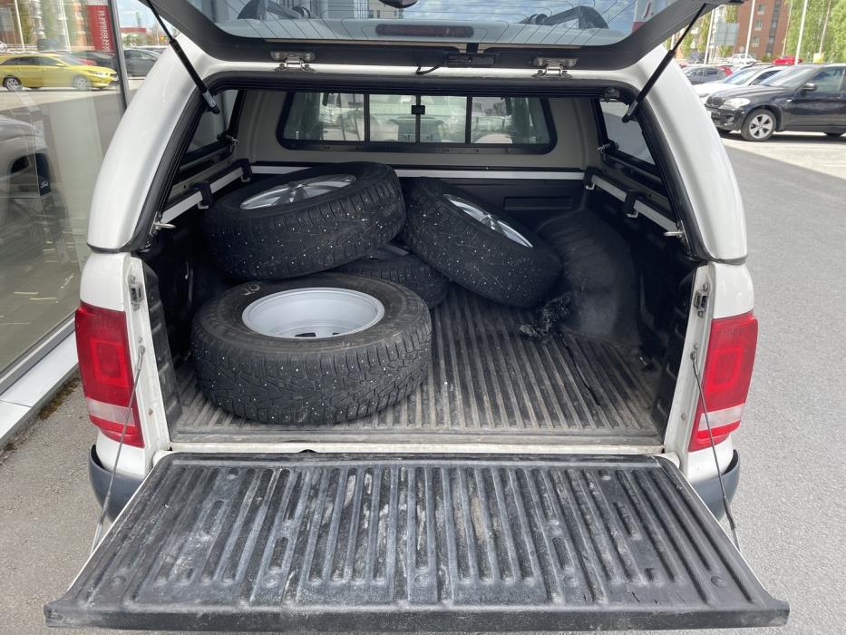 VOLKSWAGEN Amarok 2015