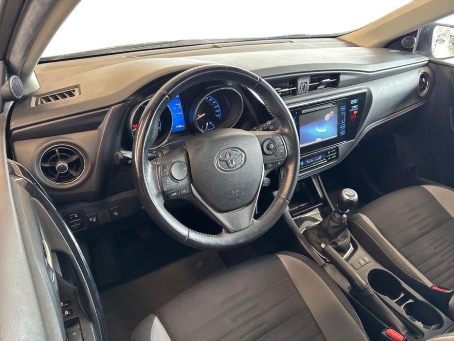 TOYOTA Auris 2017