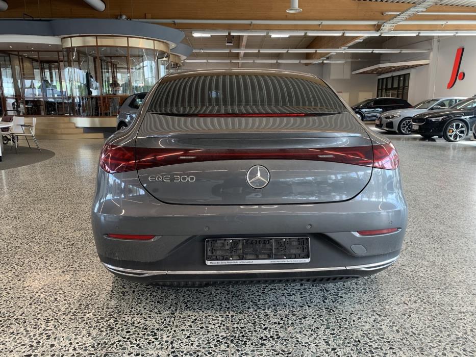 MERCEDES-BENZ EQE 2024