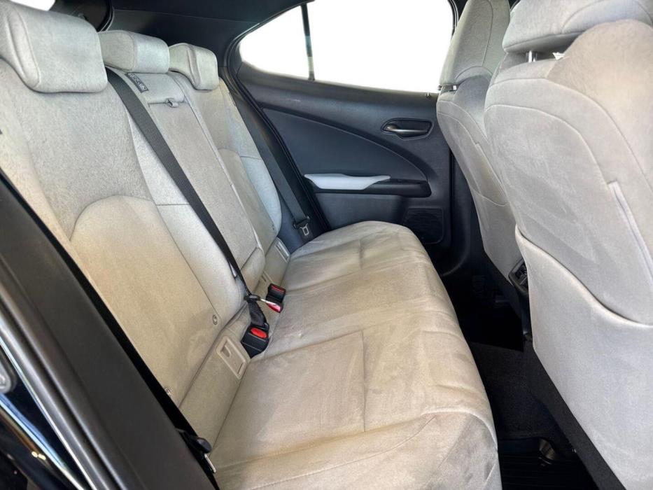 LEXUS UX 2021