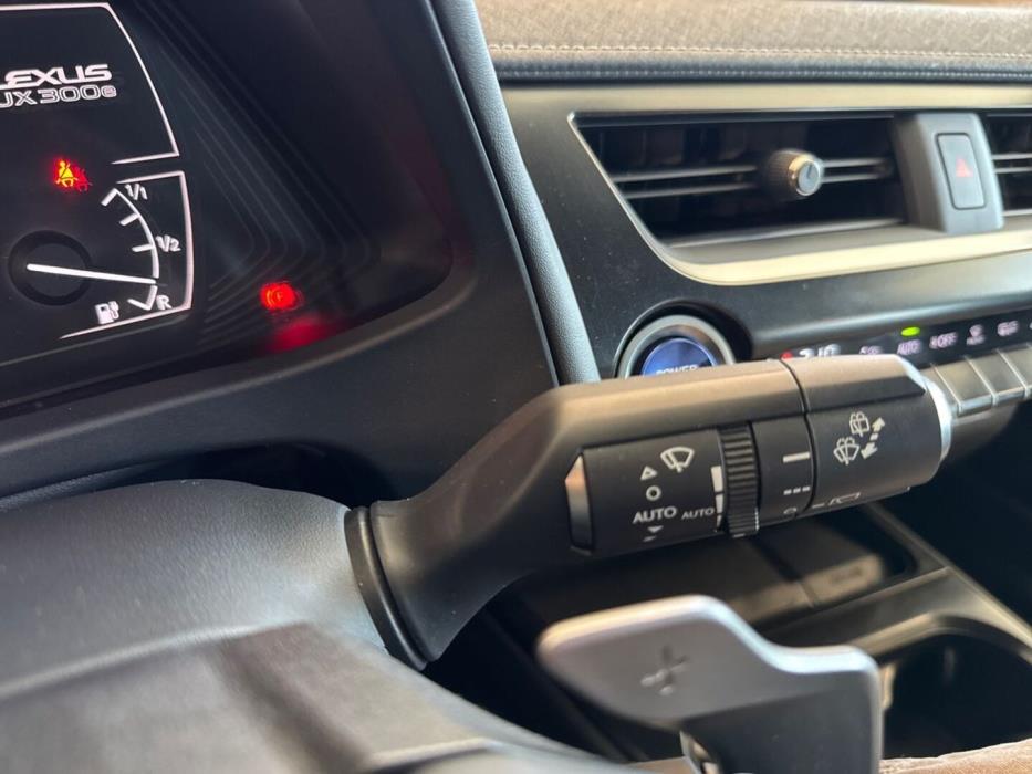 LEXUS UX 2021