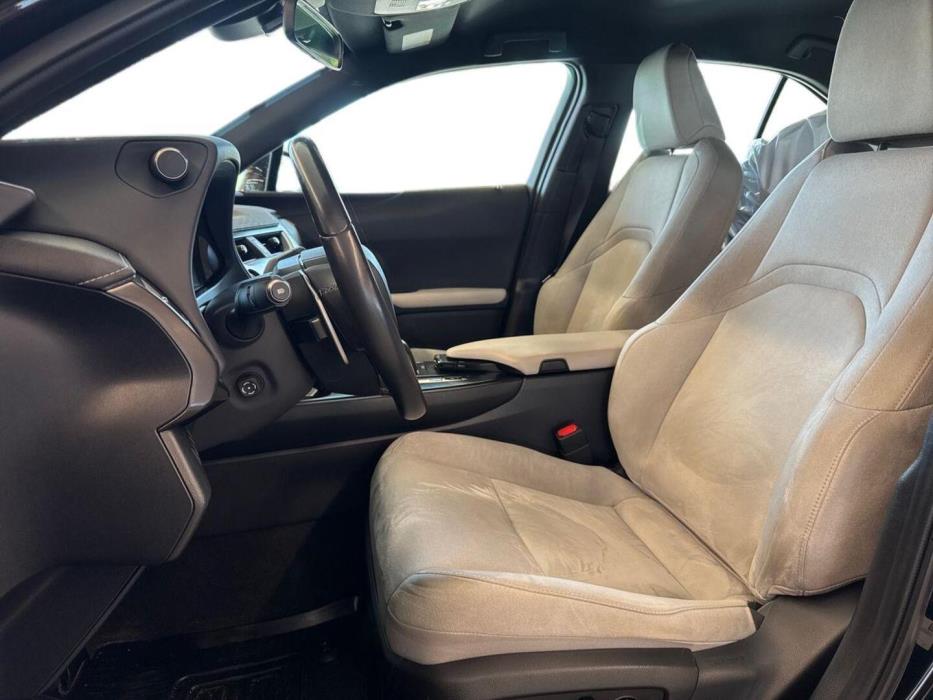 LEXUS UX 2021
