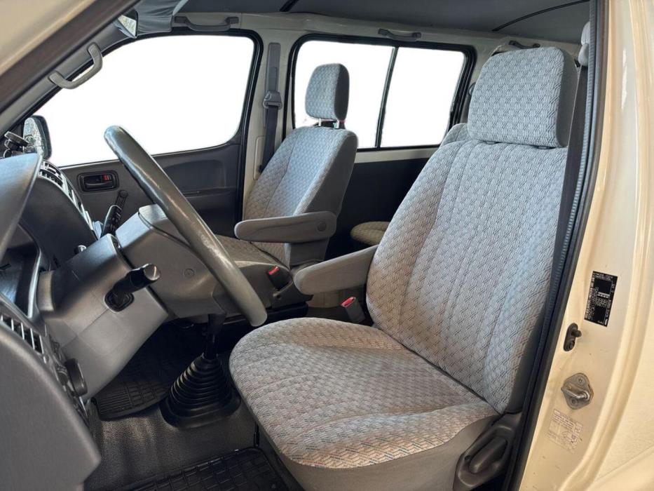 TOYOTA Hiace 2006