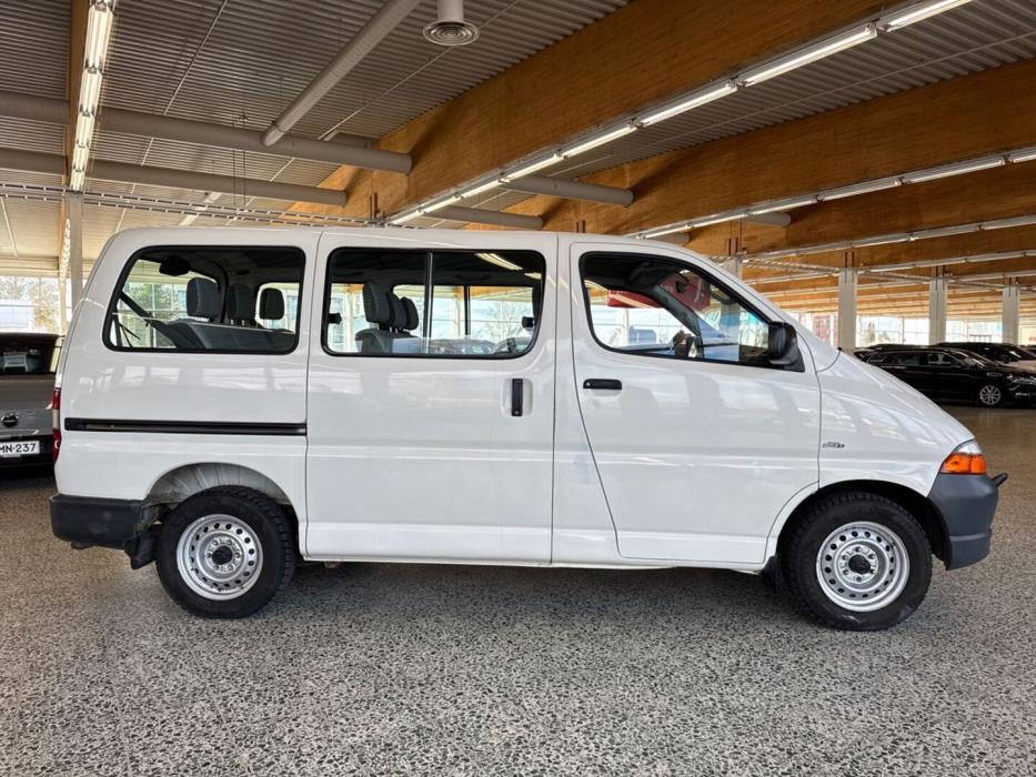 TOYOTA Hiace 2006