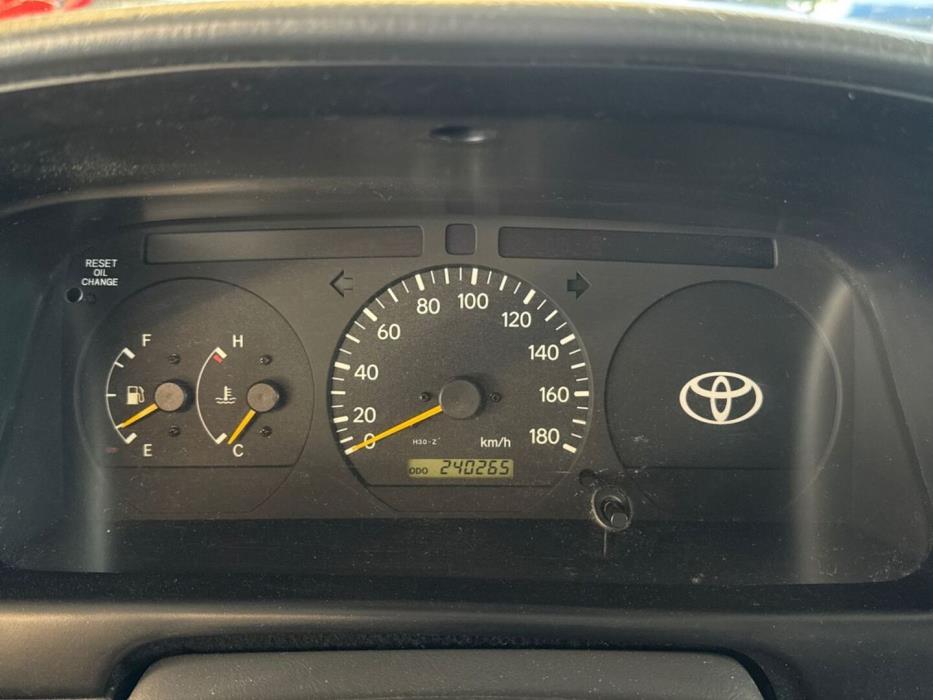 TOYOTA Hiace 2006