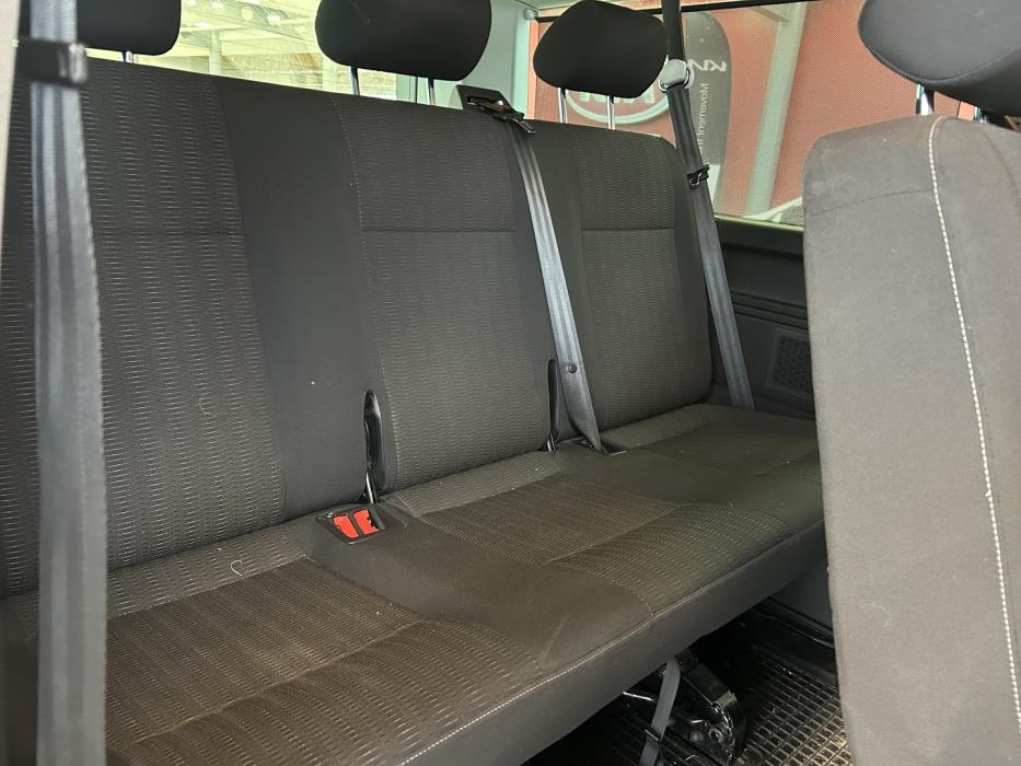 VOLKSWAGEN Caravelle 2016