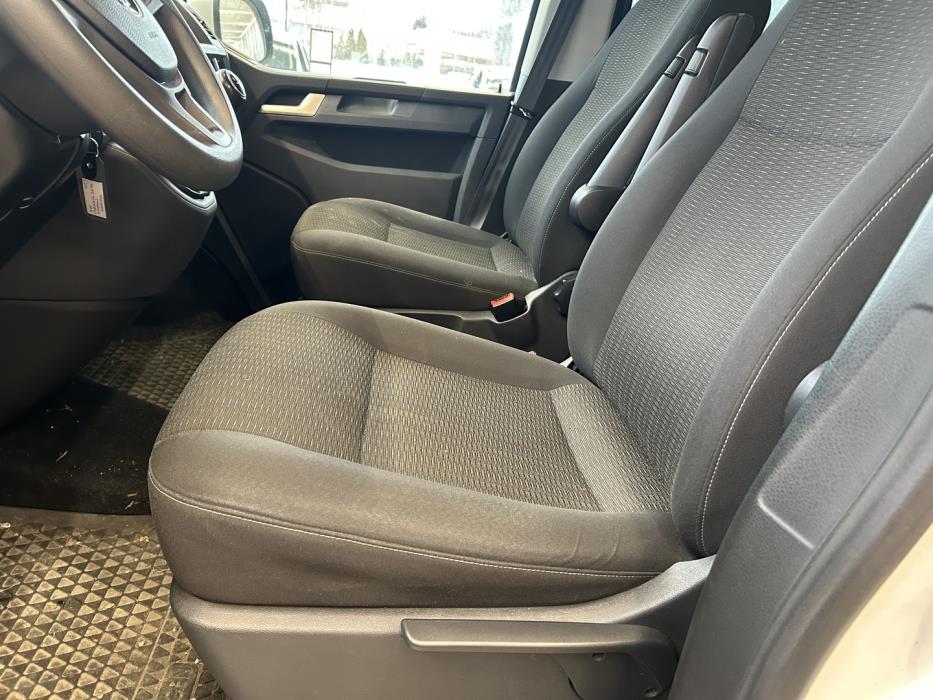 VOLKSWAGEN Caravelle 2016