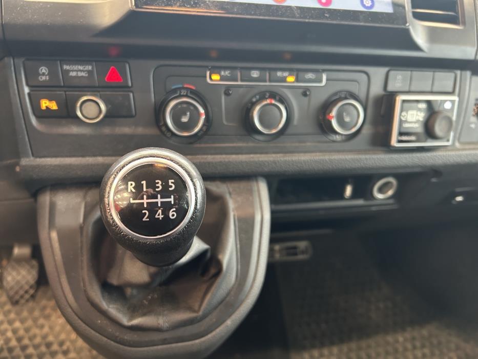 VOLKSWAGEN Caravelle 2016