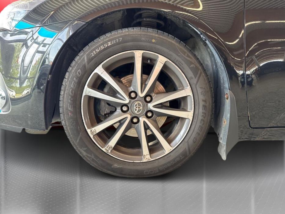 TOYOTA Avensis 2013