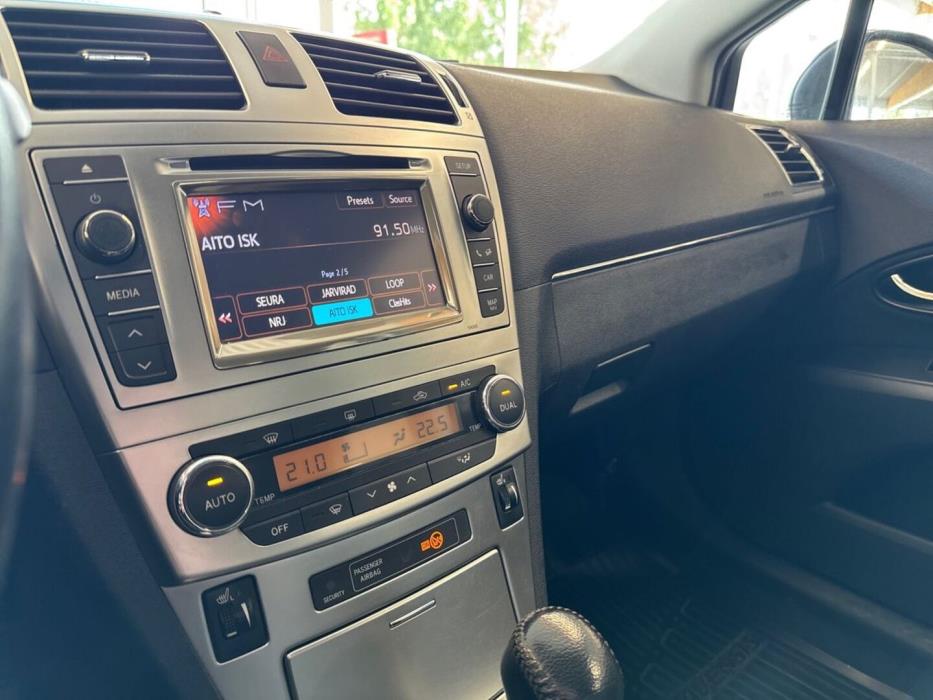 TOYOTA Avensis 2013