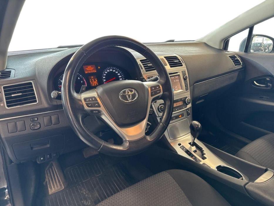 TOYOTA Avensis 2013